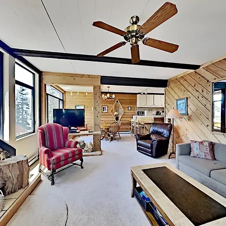 Great Condo With Free Shuttle To The Village!